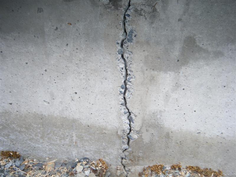 basement wall cracks